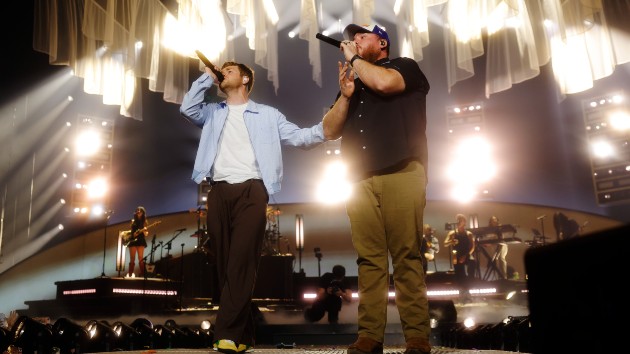 Luke Combs is an extra-'Ordinary' guest at pop star's tour opener